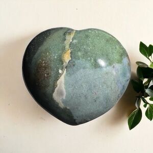 OC‎ Jasper Crystal Heart Carving